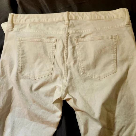 ⭐️NWT White GAP Straight Leg Jeans | Classic Fit Size 33 - Picture 9 of 9